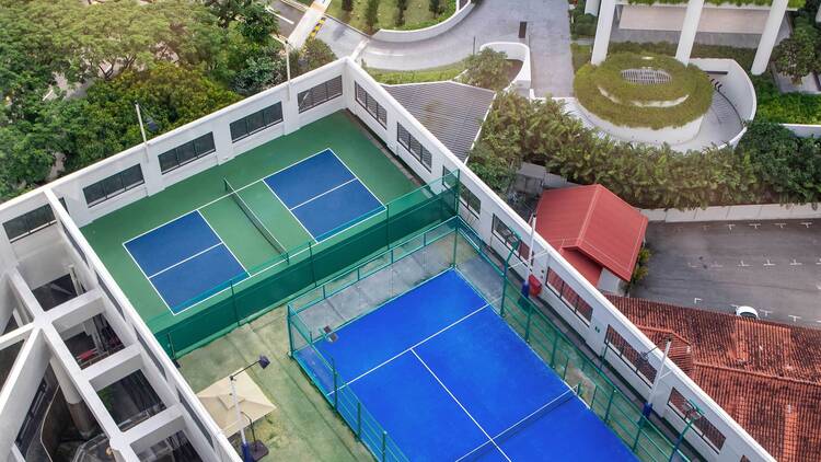 Four Seasons Hotel Singapore Four Seasons Hotel Singapore padel and pickleball court