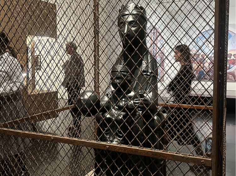 Per què hi ha una “Moreneta engabiada” d’un artista afroamericà a la nova exposició del MACBA? Per què hi ha una “Moreneta engabiada” d’un artista afroamericà a la nova exposició del MACBA?