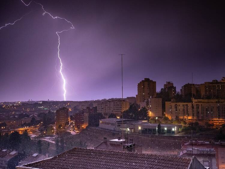 Chuva forte, muito vento e mais trovoada. Lisboa volta a estar sob alerta