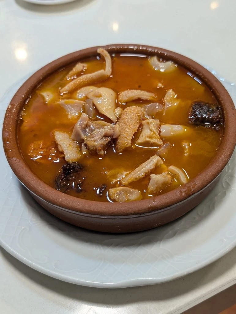 Oreja guisada en salsa. Puerta Bisagra