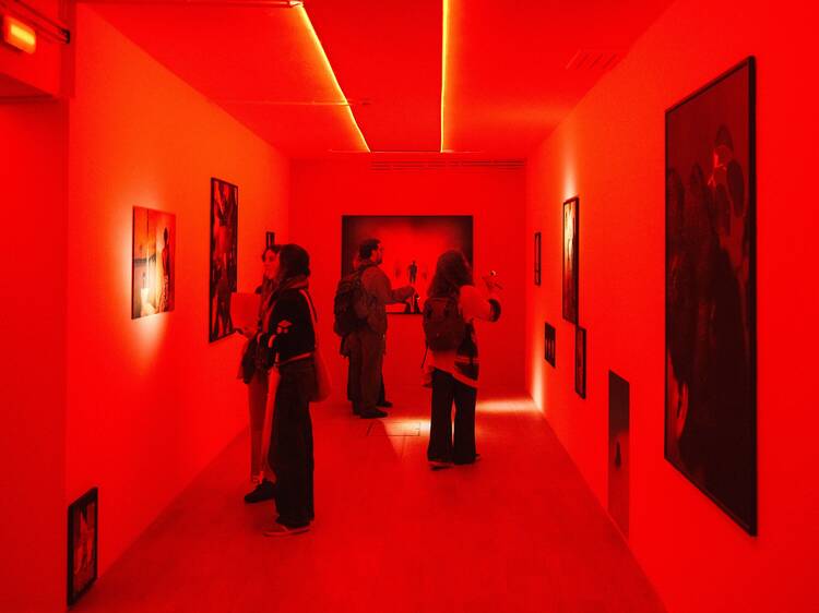 "Kalabongó", a exposição para onde descemos às escuras até encontrar uma saída, como os palenques