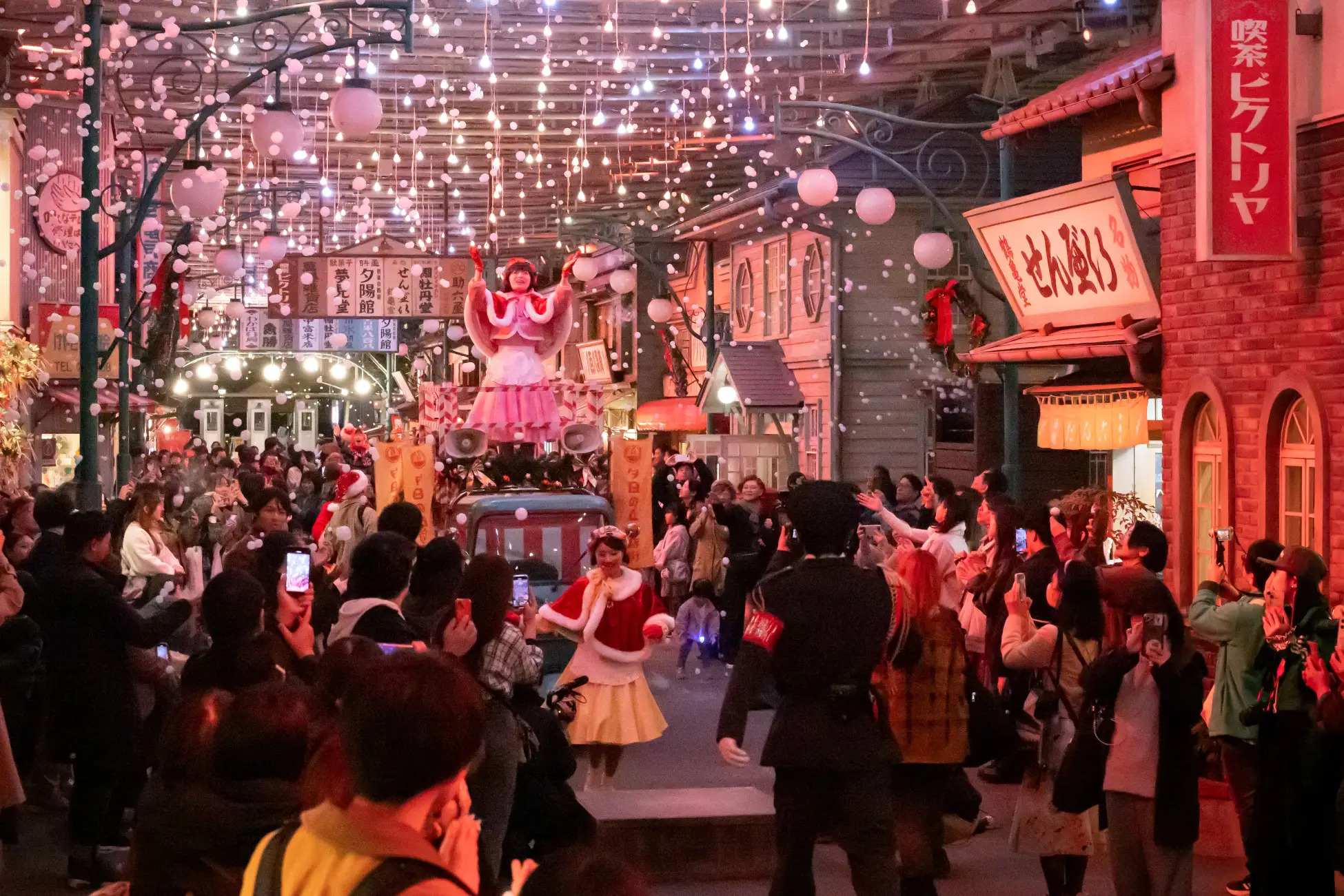 ノスタルジックな街頭ランプスタンド ある夕暮れ時の光景 image.jpg