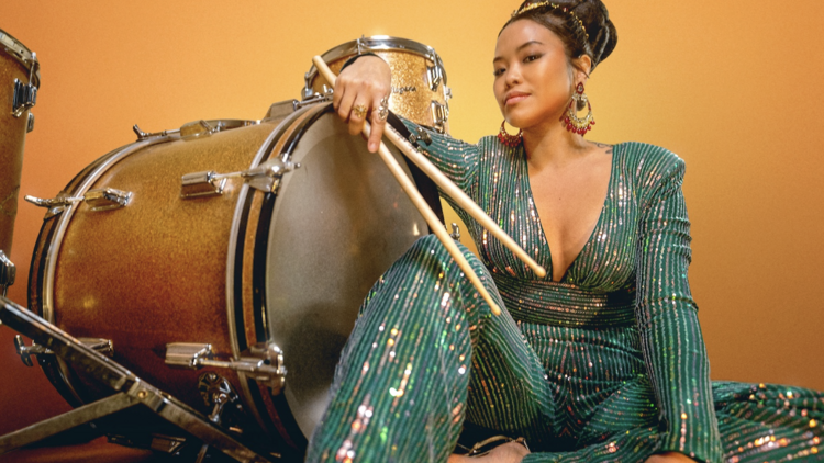 Salin performing in Bangkok Salin performing in Bangkok