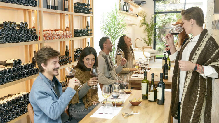 Experiencias vitivinícolas a minutos de la ciudad Experiencias vitivinícolas a minutos de la ciudad