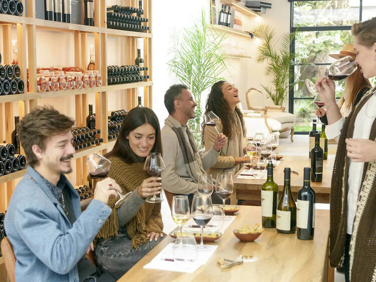 Experiencias vitivinícolas a minutos de la ciudad Experiencias vitivinícolas a minutos de la ciudad