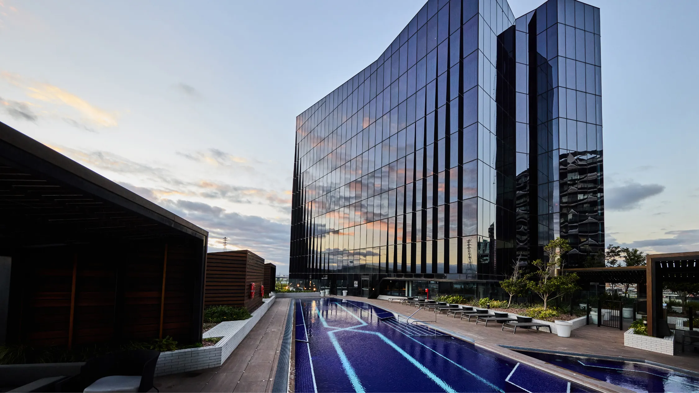 Vibe Hotel Docklands pool