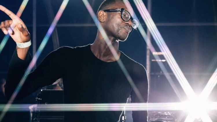 Kick off the weekend with a night of afro-house on blast with DJ Sona at Cafe del Mar Kick off the weekend with a night of afro-house on blast with DJ Sona at Cafe del Mar