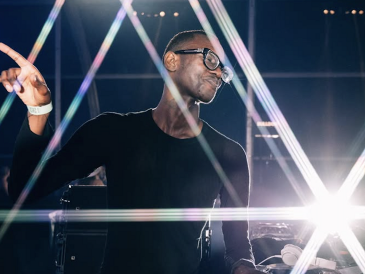 Kick off the weekend with a night of afro-house on blast with DJ Sona at Cafe del Mar