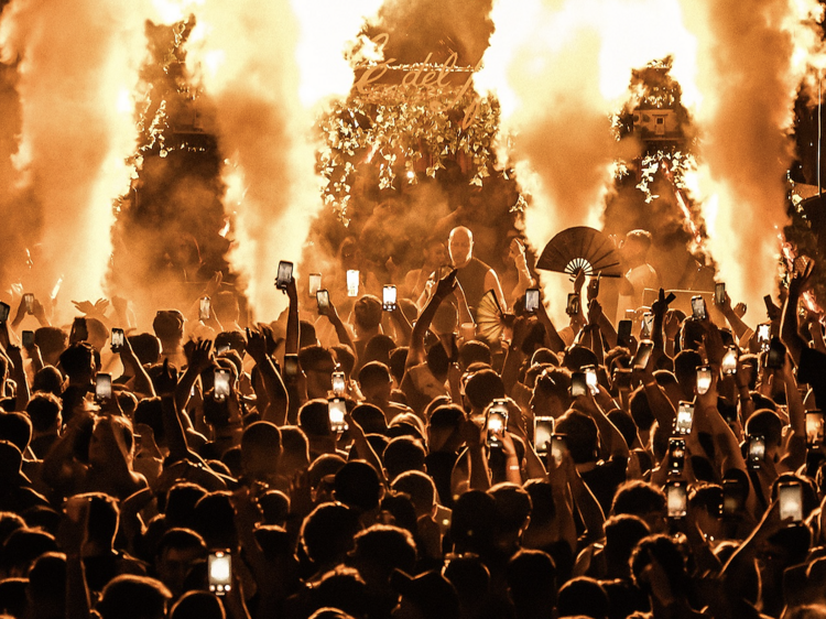 Dance the night away with Rodriguez Junior at Cafe del Mar