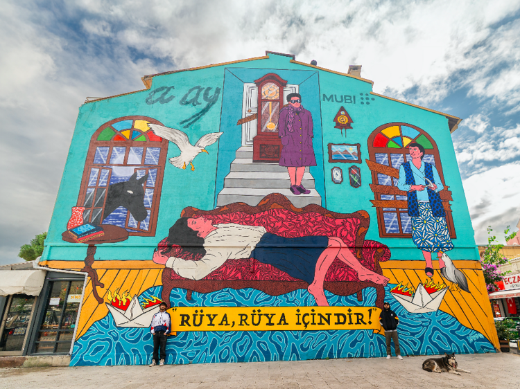 ‘A Ay’ muralı Heybeliada’da