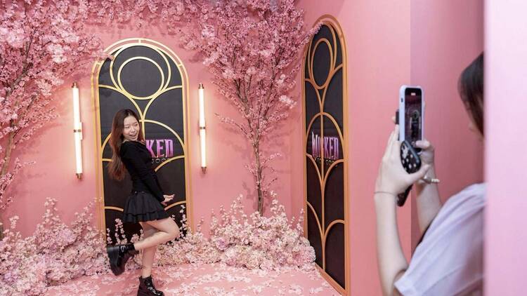 ครั้งแรกและครั้งเดียวในไทยกับประสบการณ์แฟนซีสุดอิมเมอร์ซีฟ ในโลกเวทย์มนตร์ของ Wicked: For Good Experience