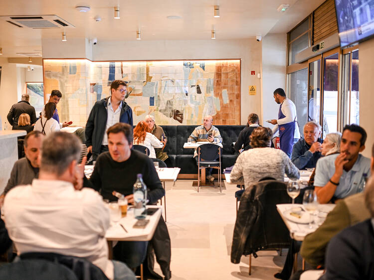 Transformado em cervejaria, o Vá-Vá voltou e o bairro está expectante