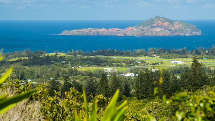 Summit Mount Pitt and Mt Bates
