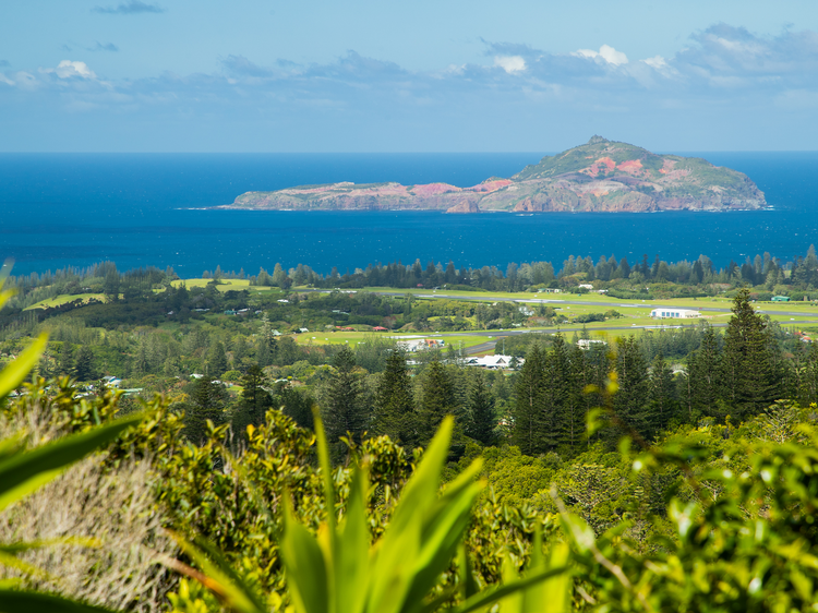 Summit Mount Pitt and Mt Bates