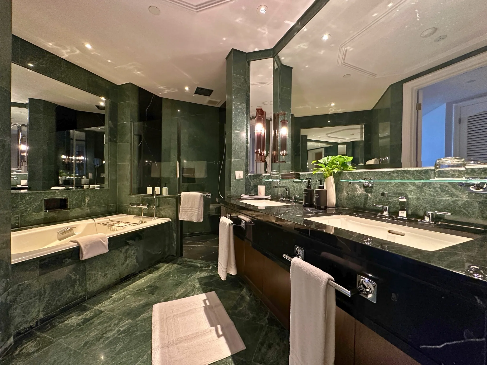 Four Seasons Hotel Singapore