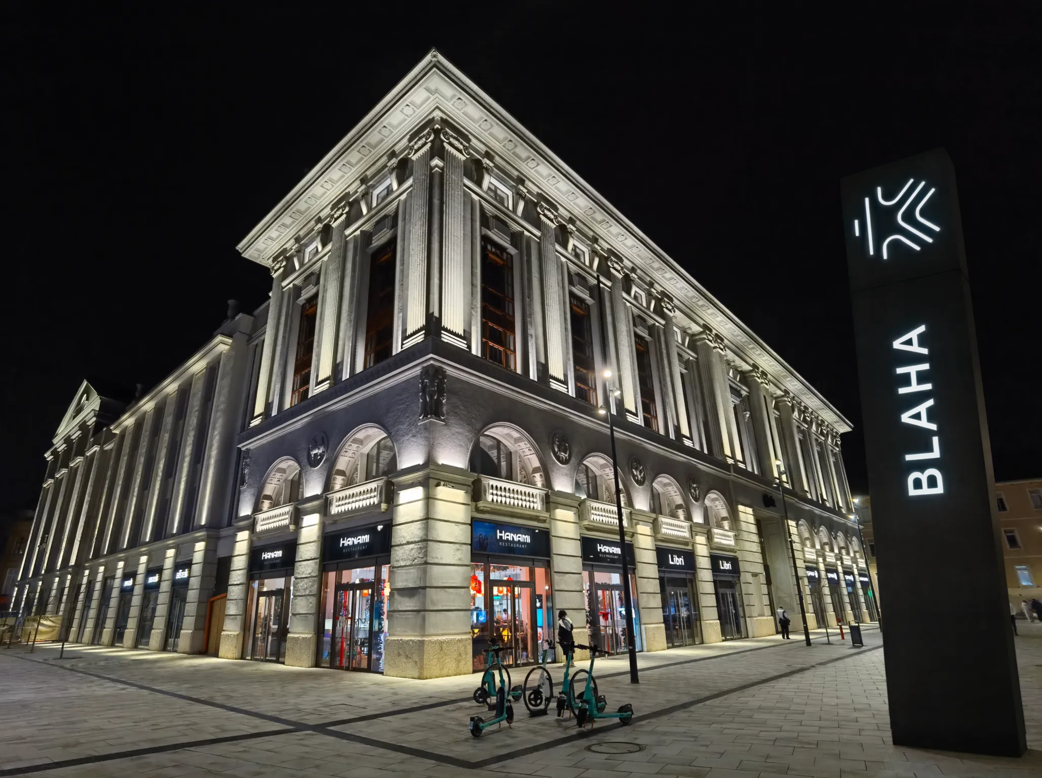 Neonfényes Nagykörút új arculat