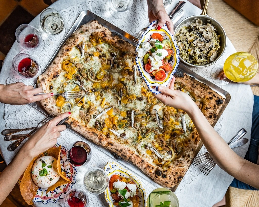 En Circolo Popolare de Barcelona servir&aacute;n pizza al metro