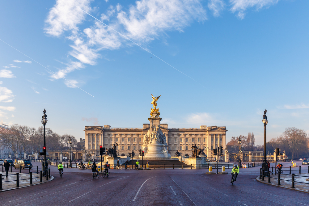Why are Londoners falling for a fake Christmas market outside Buckingham Palace?