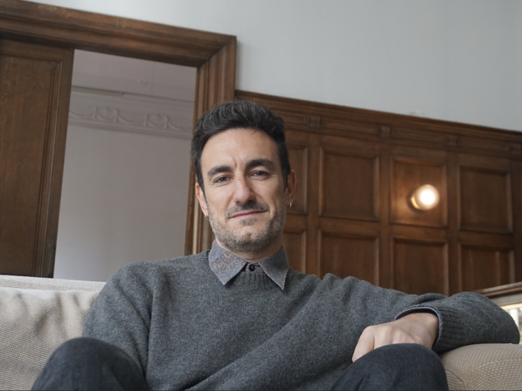 Miki Esparbé: "Ojalá haya obras de la dramaturgia catalana contemporánea que puedan ir a Madrid y se hagan en catalán" Miki Esparbé: "Ojalá haya obras de la dramaturgia catalana contemporánea que puedan ir a Madrid y se hagan en catalán"