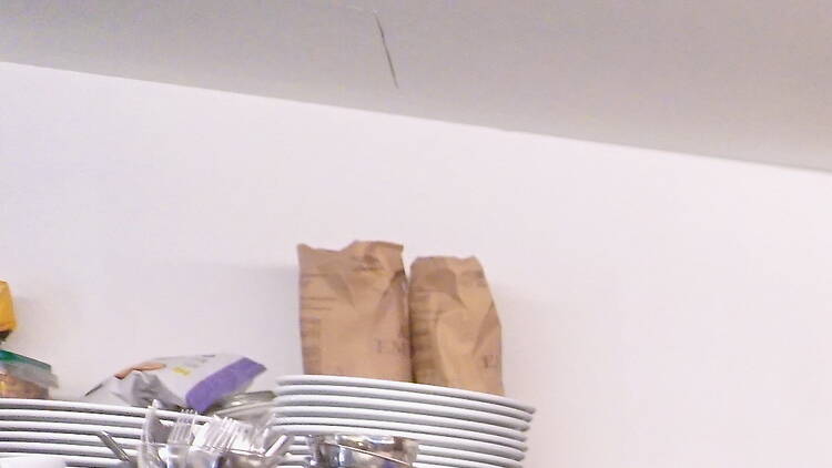 Carles Armengol en la cafetería + Bernat                                