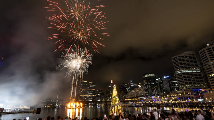 Be stunned by the Cockle Bay Christmas Spectacular
