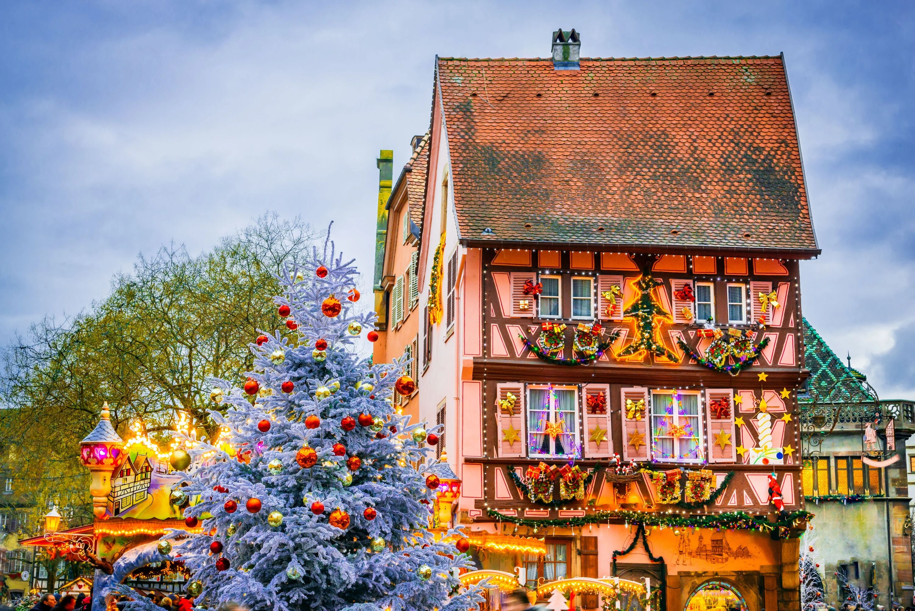 Mercadillo navide&ntilde;o en Colmar. Shutterstock