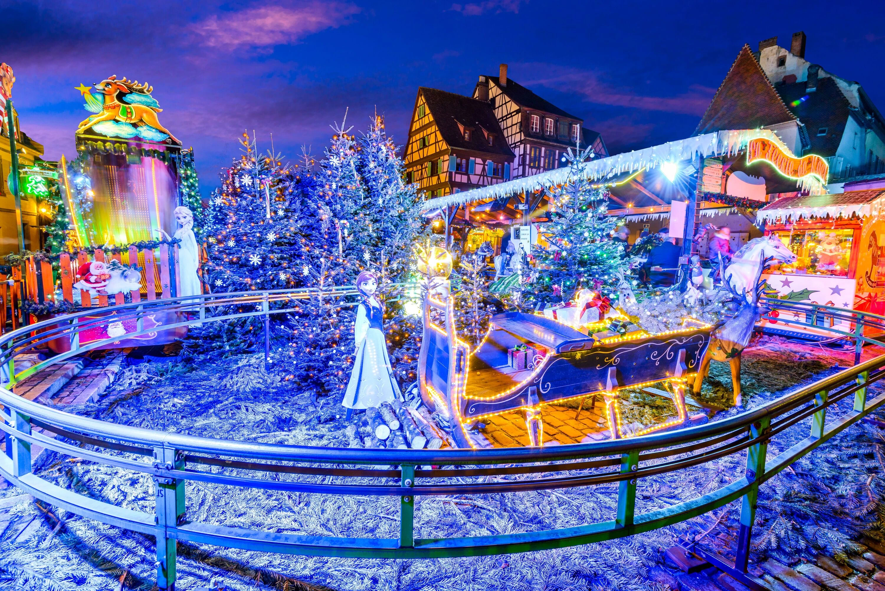 Mercadillo navide&ntilde;o en Colmar. Shutterstock