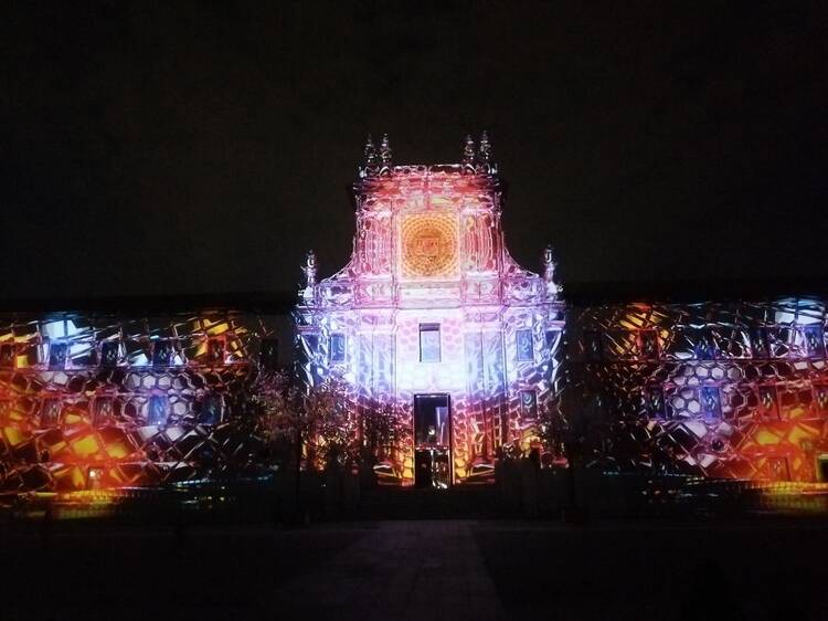 Inmersivo, gratuito y escondido en un gran patio: este fascinante videomapping será la experiencia más mágica de estas Navidades