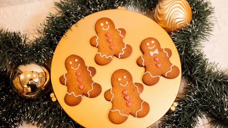 Get the kids to make Christmas biscuits Get the kids to make Christmas biscuits