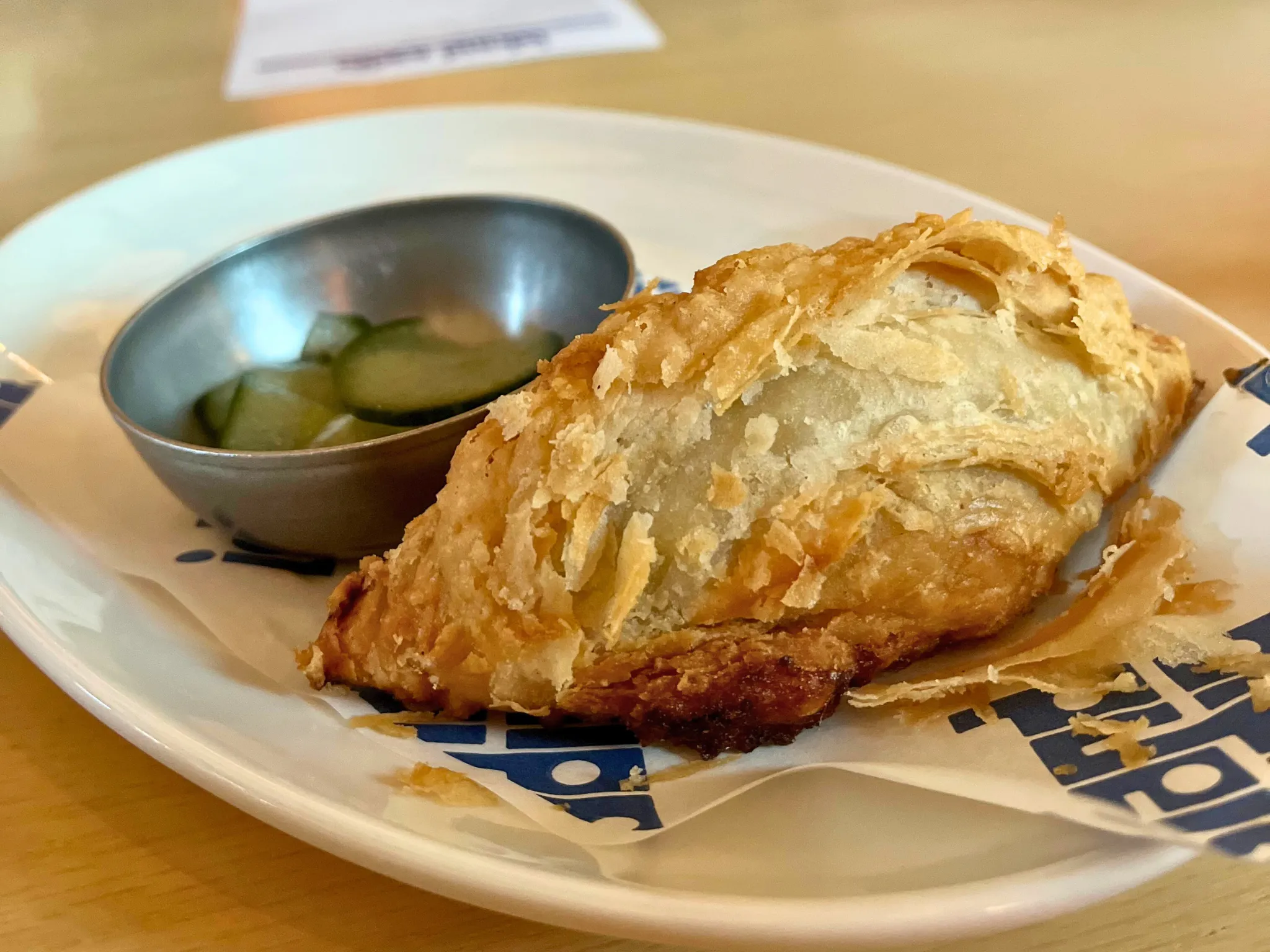 Curry puff on plate with pickles