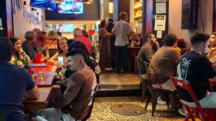 Pavão Black, na calçada da Barata Ribeiro Pavão Black, na calçada da Barata Ribeiro