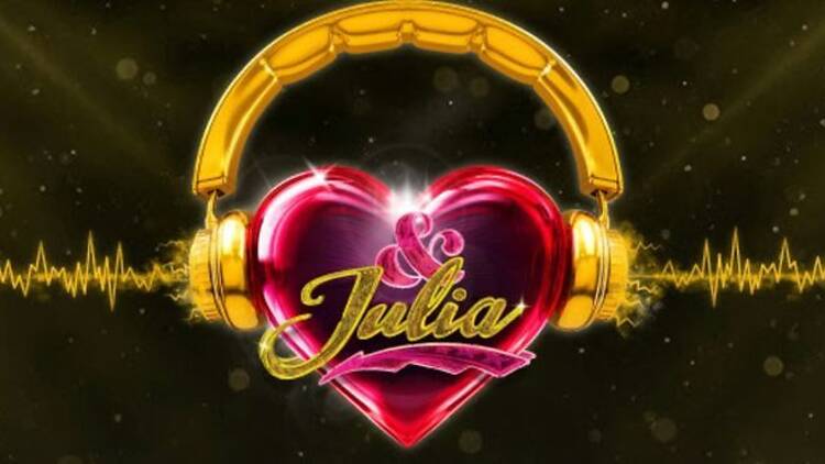 & Julia -musikaalin nimi kuulokkeiden koristaman sydämen sisällä & Julia -musikaalin nimi kuulokkeiden koristaman sydämen sisällä