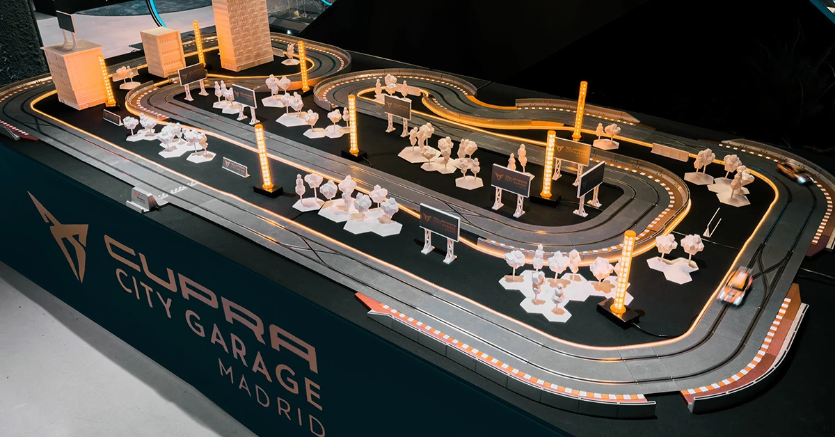 El scalextric, una de las estrellas de la Navidad en CUPRA City Garage.. 