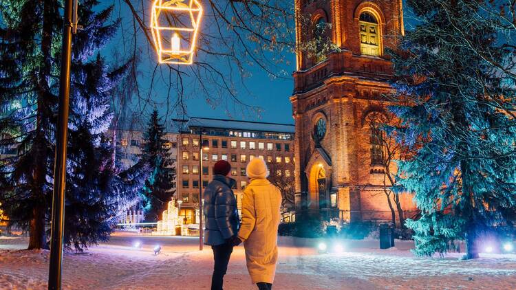Katsele Jouluvalomaan valoja Kirkkopuistossa
