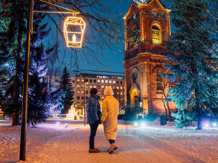 Katsele Jouluvalomaan valoja Kirkkopuistossa