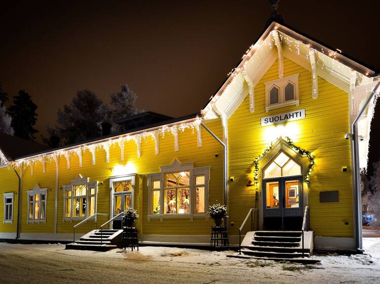 Matkusta kylätunnelman perässä joulumyyjäisiin Suolahteen