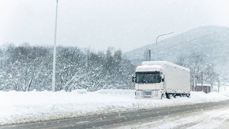 Snowstorm in the UK, with lorry