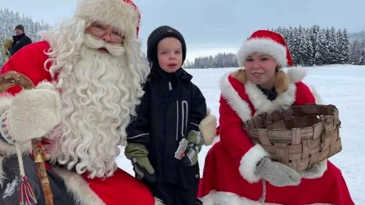 Rapsuta kotieläimiä ja tapaa joulupukki Niittyahon tilan Maalaishenkisillä joulumarkkinoilla