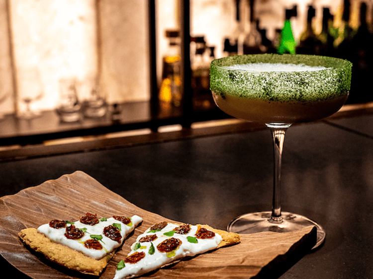 Guía definitiva del cóctel en Madrid: Más de 30 bares para beberte la noche en Madrid