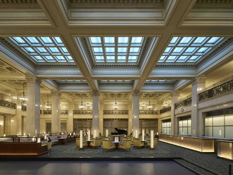 丸の内に国内最大級の重要文化財カフェが誕生、明治生命館がリニューアルオープン