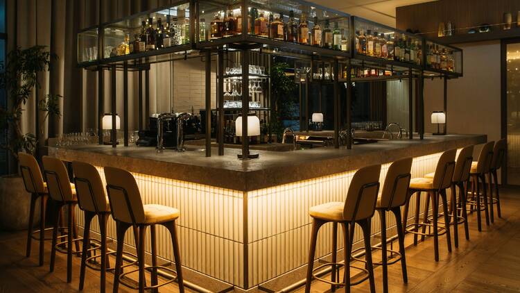 Upstairz Lounge, Bar & Restaurant