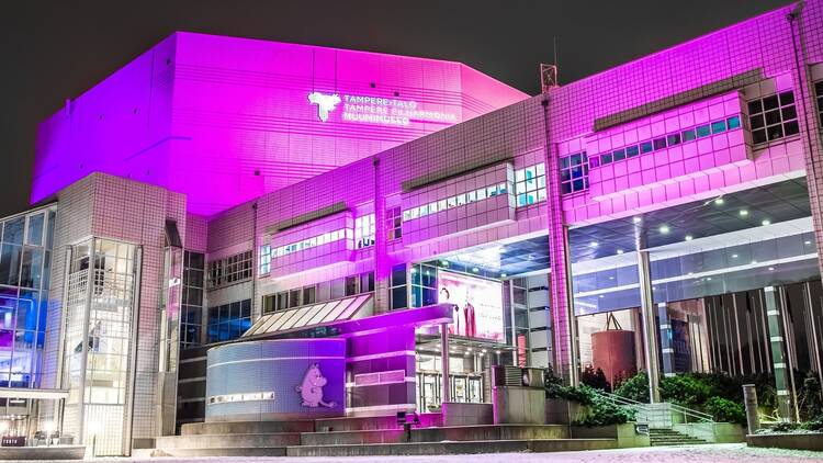 Pyörähtele lasten itsenäisyystanssiaisissa