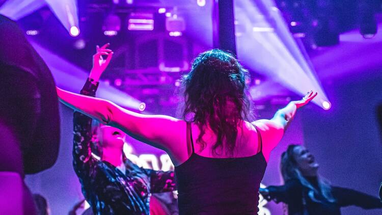 Tanssi tapanina Tavara-asemalla