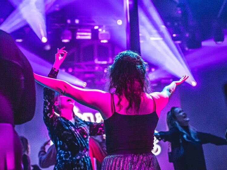 Tanssi tapanina Tavara-asemalla