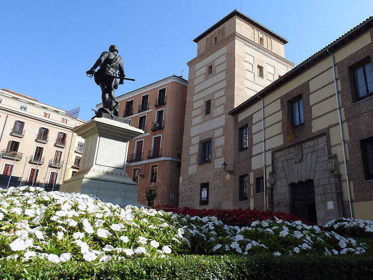 Esta es la puerta más antigua de Madrid: tiene 600 años y está en una histórica plaza medieval