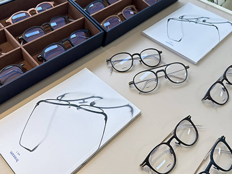 This new glasses store in midtown uses AI to create perfectly customized glasses