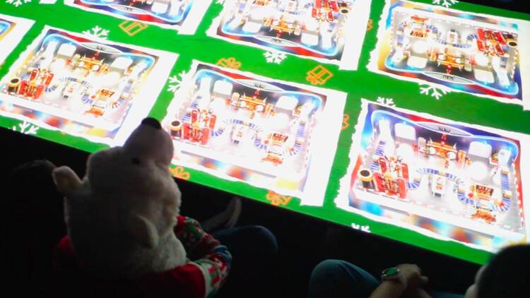 Niños en Santa's lab show navidad