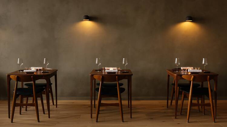 Vers la place des Vosges, le jeune prodige Nazareno Mayol Curti ouvre sa première adresse