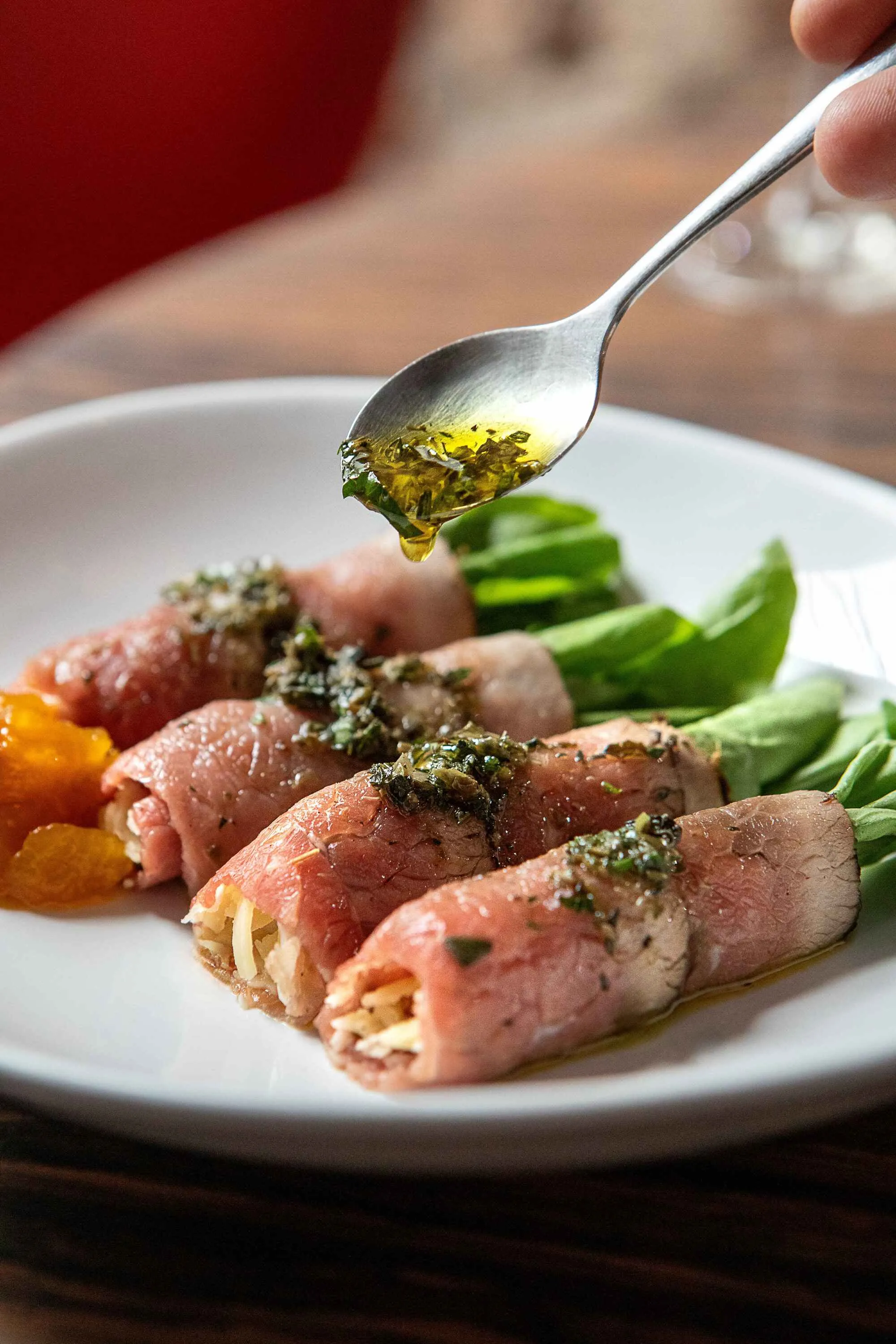 Miam Miam - Rolinhos de rosbife com rúcula