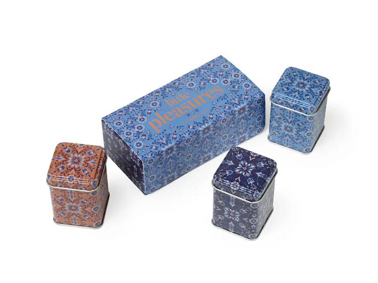 Conjunto de três chás e infusões. Tea Shop